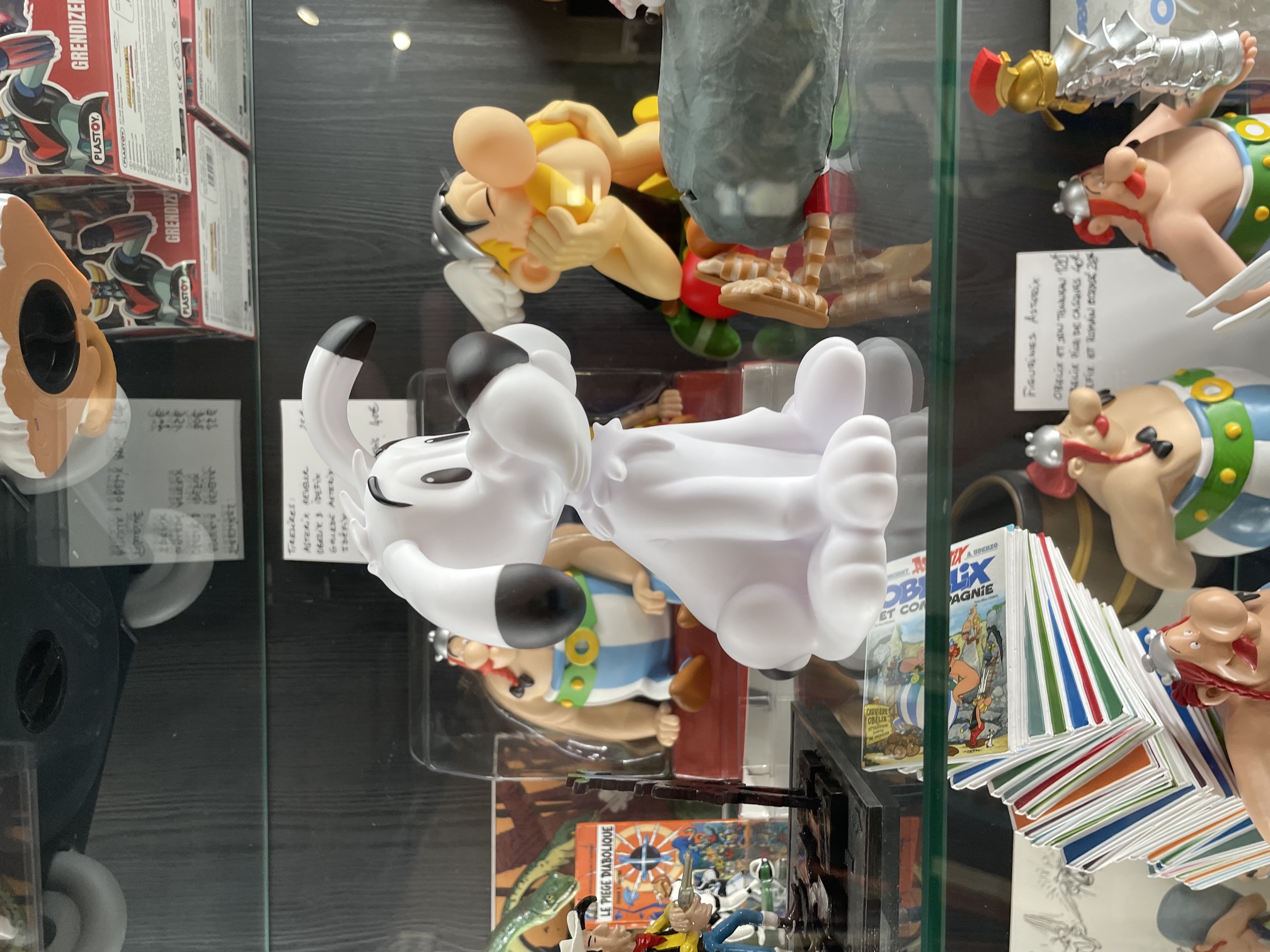 Bookstore figurine in Antibes